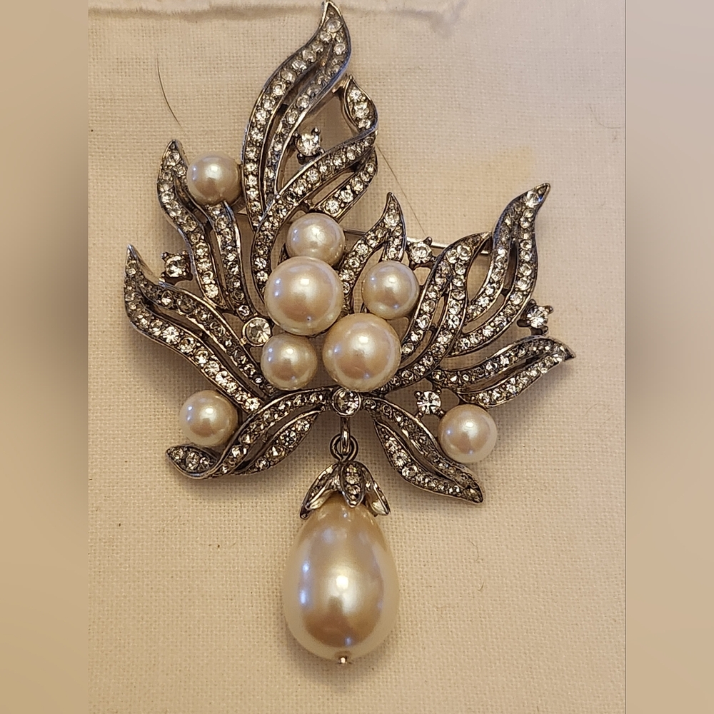 Monet Vintage Brooch Pin, Rhinestone, Faux Pearl, Silver Tone, Leaf Art Deco EUC